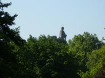 Blick auf das Bismarckdenkmal im Elbpark
