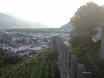 Blick vom Castello di Montebello über Bellinzona (ganz hinten ist der Lago Maggiore zu ahnen)