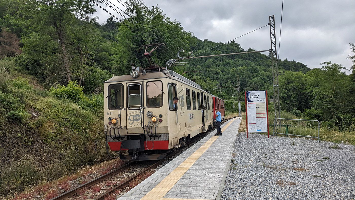 Schmalspurbahn in Crocetta d'Orero - hier startet unsere Wanderwoche in Ligurien